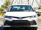 Toyota Camry 2022 года за 21 500 000 тг. в Актобе – фото 2