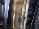 Задняя нижняя дверь крышка калитка багажника за 280 000 тг. в Алматы – фото 3