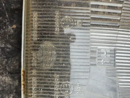 Стекло левое на фару Ауди С3 за 20 000 тг. в Караганда – фото 2