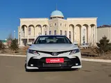 Toyota Camry 2022 года за 24 050 000 тг. в Атырау – фото 2