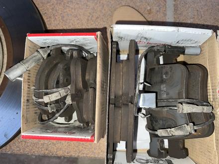 Тормозные диски и колодки на БМВ Х4 за 20 000 тг. в Алматы – фото 4