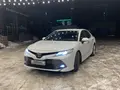 Toyota Camry 2018 года за 15 900 000 тг. в Актобе – фото 2