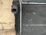 Радиатор охлаждения двигателя на Audi A4 B5 за 30 000 тг. в Алматы – фото 5