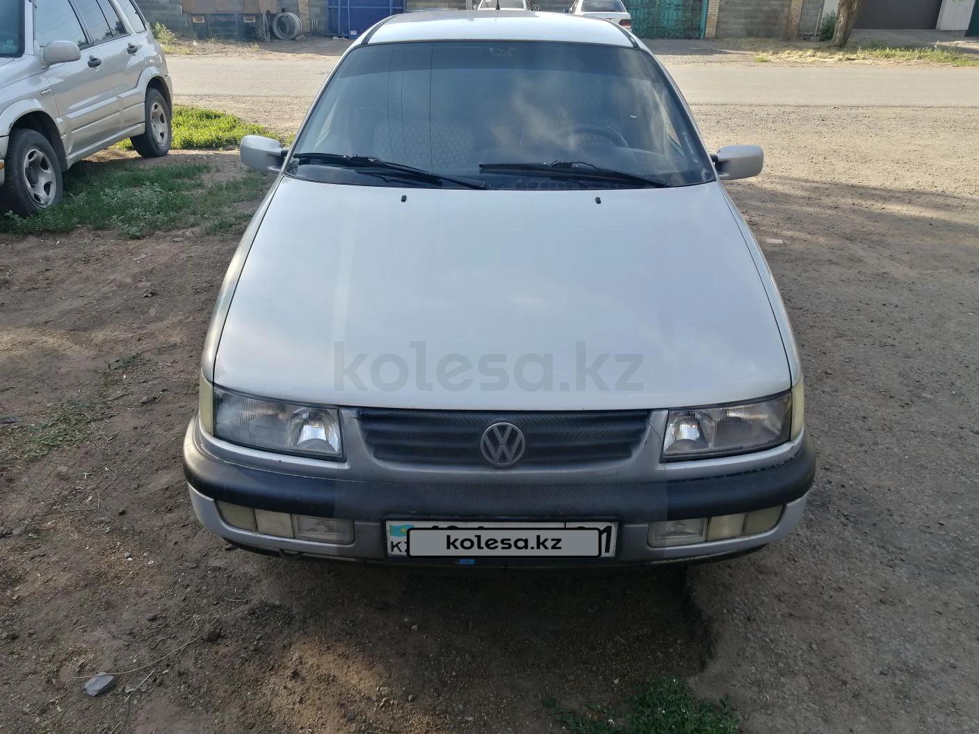 Volkswagen Passat 1994 г.
