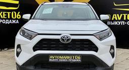 Toyota RAV 4 2020 года за 18 200 000 тг. в Атырау – фото 2