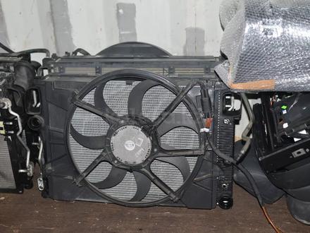 Дифузор с вентилятором охлаждения на мерседес S550 W221 за 3 000 тг. в Алматы