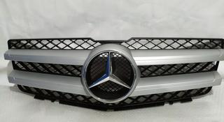 Решетка центральная радиатора на Mercedes-Benz w204 GLK класса за 110 000 тг. в Алматы