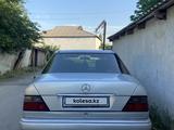 Mercedes-Benz E 220 1993 года за 2 500 000 тг. в Шымкент – фото 2