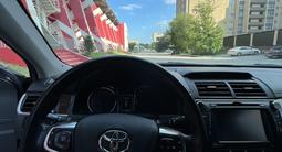 Toyota Camry 2018 года за 15 500 000 тг. в Актобе – фото 5