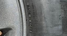 Комплект зимних шин с оригинальными дисками внедорожник за 280 000 тг. в Алматы – фото 4