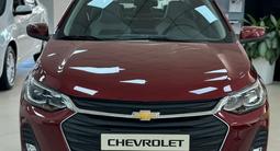 Chevrolet Onix LTZ 2023 года за 7 890 000 тг. в Караганда – фото 2