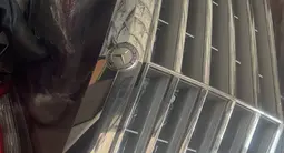 Решетка радиатора E211 рестайлинг за 80 000 тг. в Талгар – фото 2