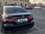 Toyota Camry 2022 года за 16 800 000 тг. в Туркестан – фото 2