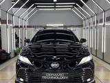 Toyota Camry 2021 года за 18 800 000 тг. в Усть-Каменогорск – фото 2