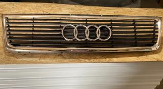 Решетка радиатора — Audi 100 C3 1984-1990 (хром) за 7 000 тг. в Алматы