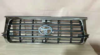 Решетка радиатора — Toyota Land Cruiser 80 1989-1997 за 35 000 тг. в Алматы