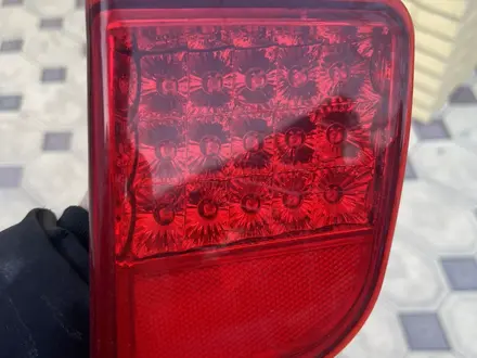 Правый фонарь на задний бампер Lexus LX570 за 10 000 тг. в Алматы