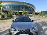 Lexus ES 300h 2020 года за 26 000 000 тг. в Алматы – фото 2