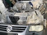 Передний бампер Volkswagen Touareg за 250 000 тг. в Алматы – фото 2