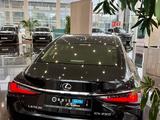Lexus ES 250 Premium 2022 года за 39 000 000 тг. в Актобе – фото 5