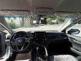 Toyota Camry 2021 года за 21 000 000 тг. в Тараз – фото 5