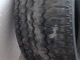 Шины с дисками Тойота Лэнд Крузер за 120 000 тг. в Караганда – фото 2
