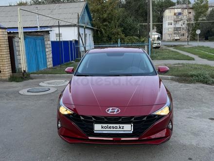 Hyundai Elantra 2021 года за 12 500 000 тг. в Уральск – фото 2