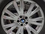 Комплект разношироких дисков на BMW R19 с резиной Bridgestone Alenza 2018 г за 700 000 тг. в Алматы – фото 2