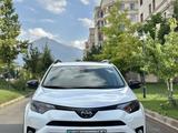 Toyota RAV 4 2018 года за 13 600 000 тг. в Алматы – фото 2