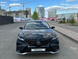 Toyota Camry 2022 года за 19 200 000 тг. в Астана – фото 2