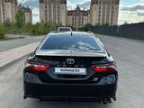 Toyota Camry 2022 года за 19 200 000 тг. в Астана – фото 4