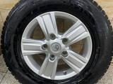 Комплект зимней резины с дисками 265/65 R17 Nokian Tyres Nordman 7 SUV за 450 000 тг. в Астана – фото 2