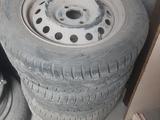 Зимние шины шипи с железной дисках 195 60 15. за 50 000 тг. в Астана – фото 3