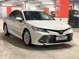 Toyota Camry 2018 года за 16 500 000 тг. в Алматы – фото 2