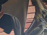 Крыло на мерседес бенц W211 за 45 000 тг. в Шымкент – фото 2