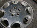 Зимние покрышки Bridgestone с заводскими дисками от Mercedes w140 за 200 000 тг. в Сарыагаш – фото 4