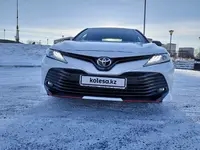 Toyota Camry 2020 года за 18 500 000 тг. в Астана
