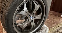 Разноширокие диски 20’ на BMW X5, X 6 за 250 000 тг. в Алматы – фото 3