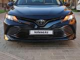 Toyota Camry 2021 года за 14 500 000 тг. в Туркестан – фото 2