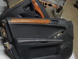 Обшивка двери водительской на mercedes-benz GL x164 мл за 20 000 тг. в Алматы