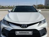 Toyota Camry 2021 года за 17 200 000 тг. в Астана – фото 4