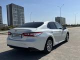 Toyota Camry 2021 года за 17 200 000 тг. в Астана – фото 5