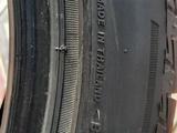 Шины летние в хорошем состоянии от камри 70 BRIDGESTONE за 150 000 тг. в Шымкент – фото 4