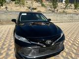 Toyota Camry 2020 года за 24 900 000 тг. в Актау