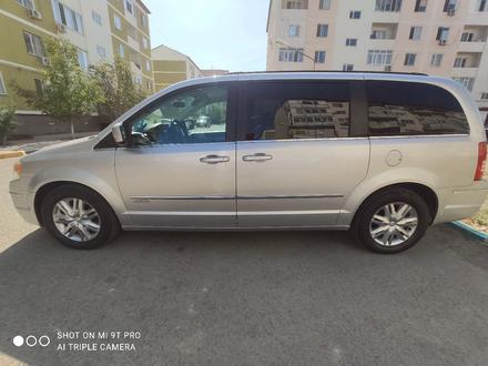 Chrysler Town and Country 2010 года за 5 000 000 тг. в Атырау – фото 15