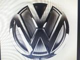 Эмблема решетки радиатора VW Polo за 25 000 тг. в Атырау