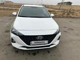 Hyundai Accent 2022 года за 9 000 000 тг. в Актау – фото 2