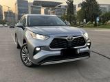 Toyota Highlander 2020 года за 31 000 000 тг. в Алматы – фото 2
