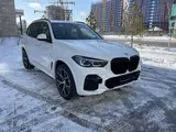 BMW X5 2022 года за 63 000 000 тг. в Астана – фото 2