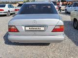 Mercedes-Benz E 220 1994 года за 2 300 000 тг. в Шымкент – фото 3